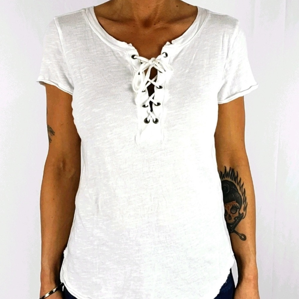 🔥BILLABONG🔥WHITE LACE UP TOP SIZES XS & M NWT - Picture 1 of 4